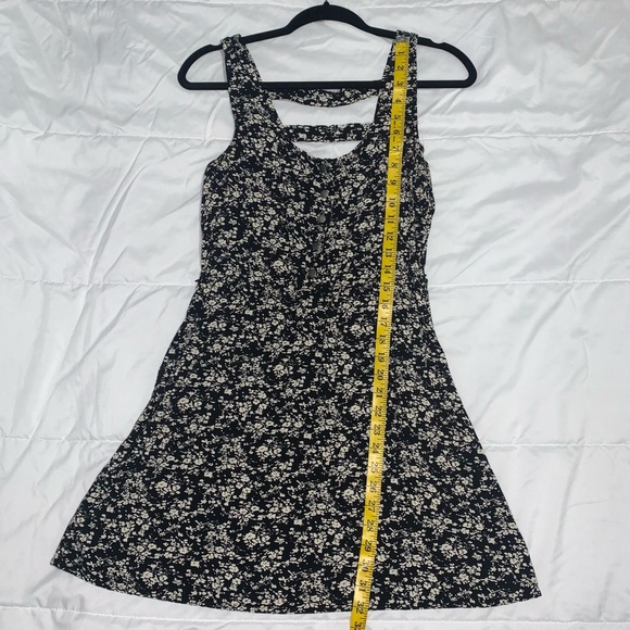 Summer dress with cutouts on back! - Picture 4 of 4